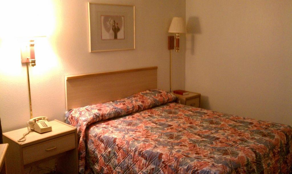 Goodnite Inn And Suites Of Bullhead City Room photo